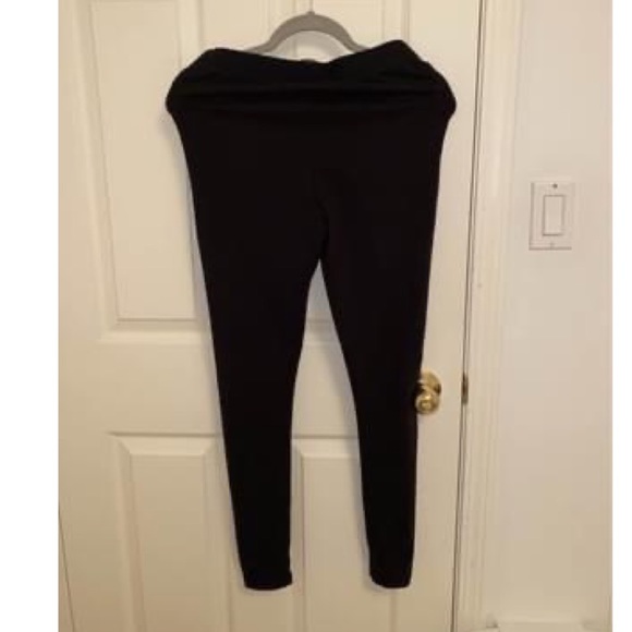 Brand new essentials leggings - Picture 3 of 5
